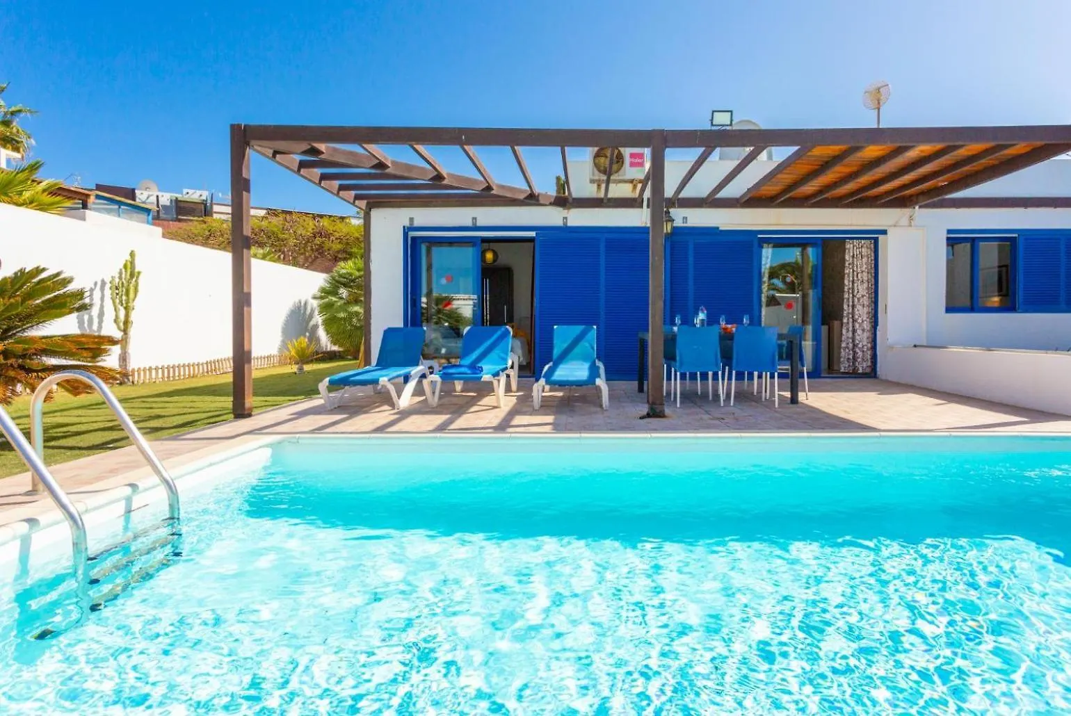 Villa Tropical contacts